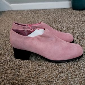 NWOT Via Accenti Pink Ankle Boot